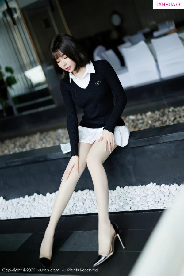   [XiuRen]高清写真图 2025.12.23 No.11138 莉芝荔枝 圣诞主题第7张图片